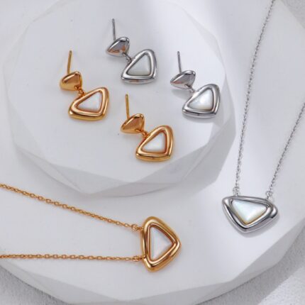 S925 Silver White Shell Triangular Necklace