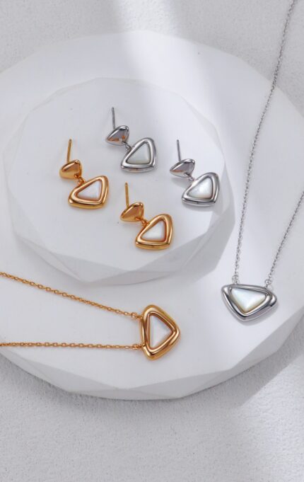 S925 Silver White Shell Triangular Necklace