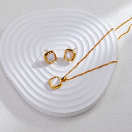 S925 Silver Vintage Gold-toned White Shell Earrings/Necklace